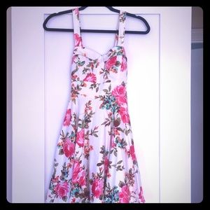 VARGA- Endless Floral Marilyn Dress-Pink